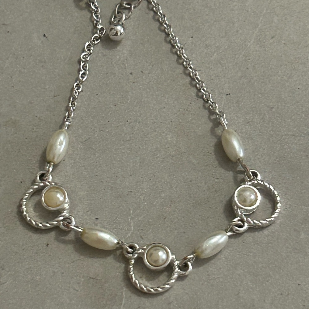 Women’s Avon Lariat Faux Pearl Drop bracelet Silver Tone Vintage Chain NRT